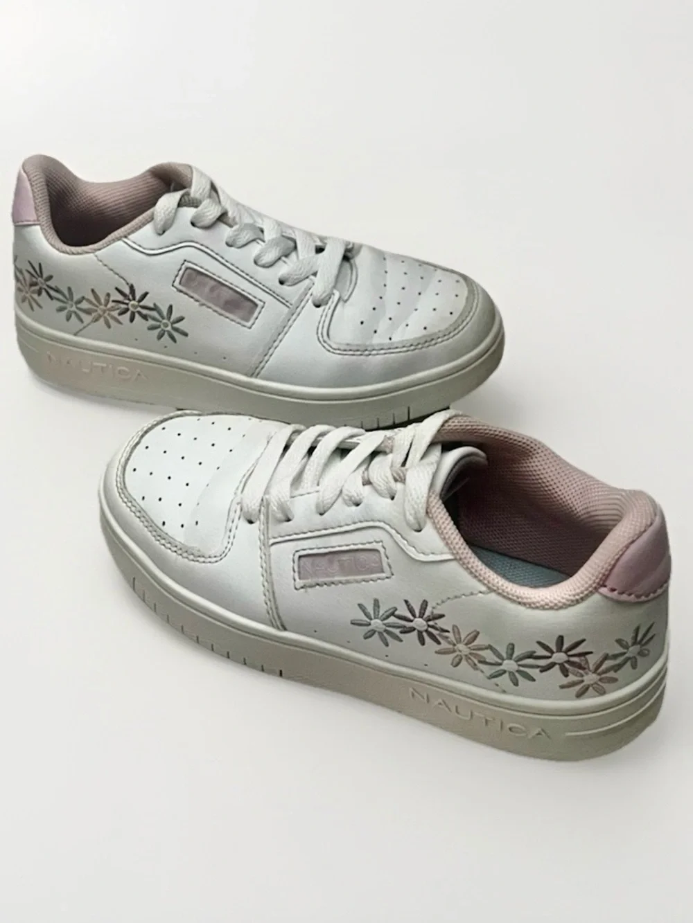 Nautica Kids Embroidered Flowers Sneakers Sz 12 White Pastel Preppy Casual Shoes